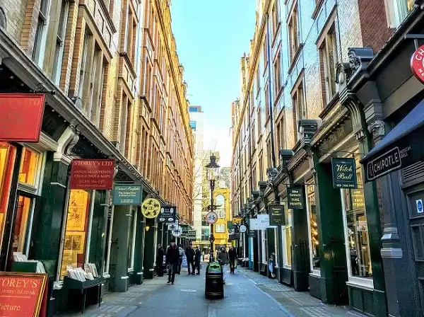 Tour Harry Potter Londres - Callejon-Diagon-en-Londres-min