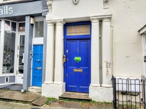 Checkpoint-13-Blue-door-at-280-Westbourne-Park-Road-1024x766